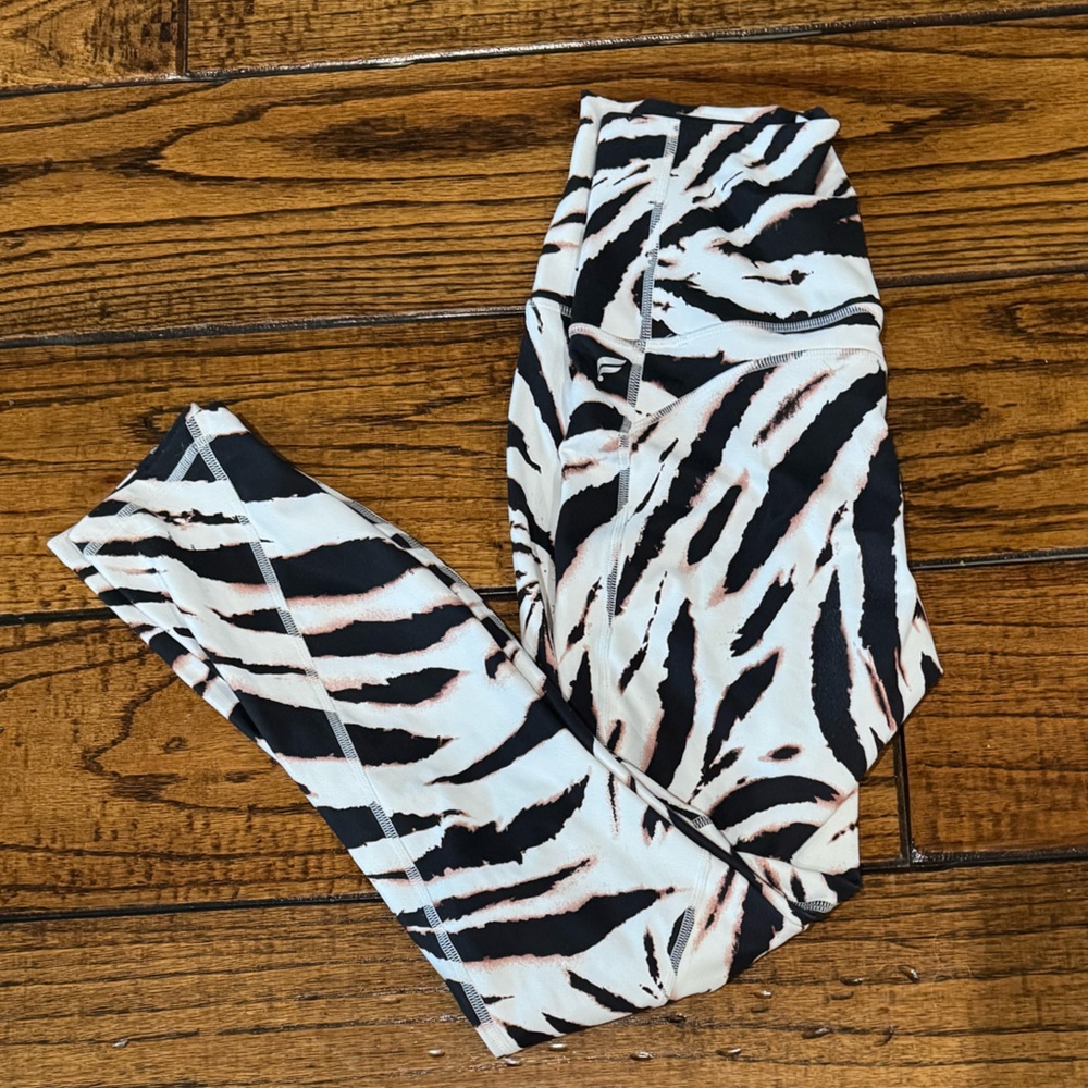 Fabletics Women’s Animal / Zebra Print Leggings Size Small